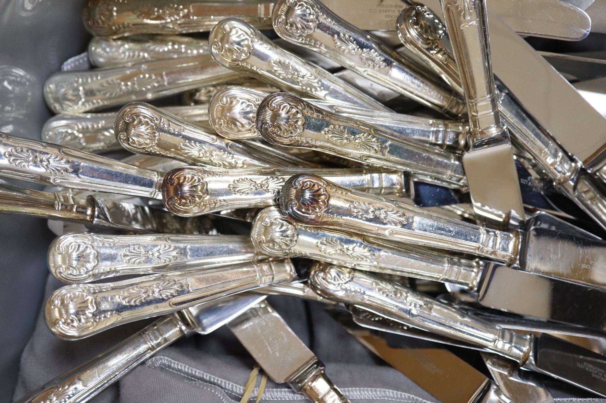 A quantity of mixed plated flatware